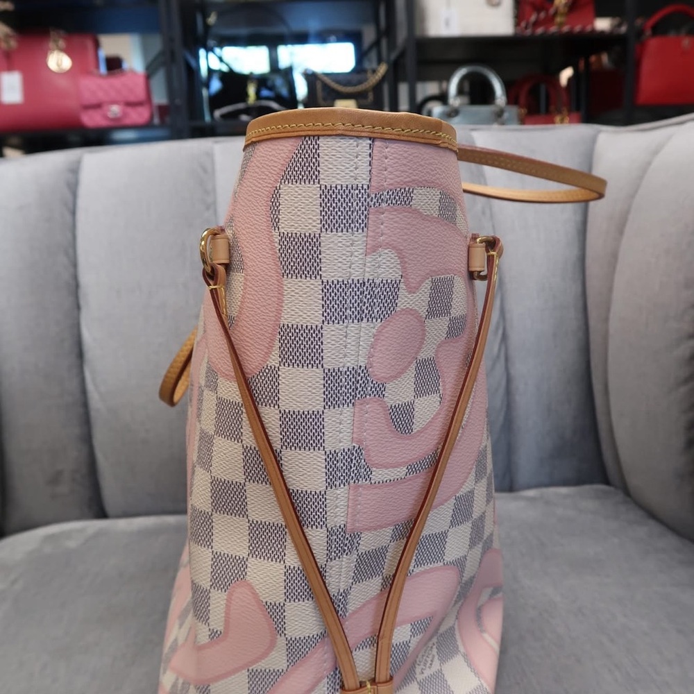❌SOLD❌Louis Vuitton Pink and White Tote - Picture 4 of 13